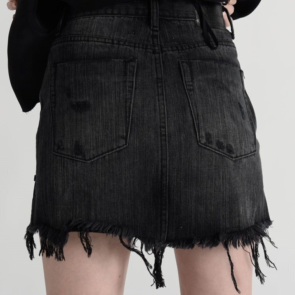 ✅ NWT ONE TEASPOON BLACK VOLCANIC DENIM MINI‎ SKIRT SIZE 23